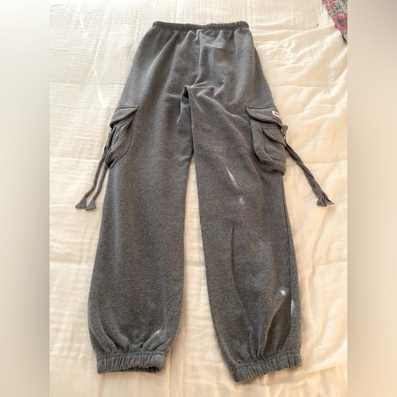 GUC relaxx grey cargo sweats. Size medium - Picture 2 of 6